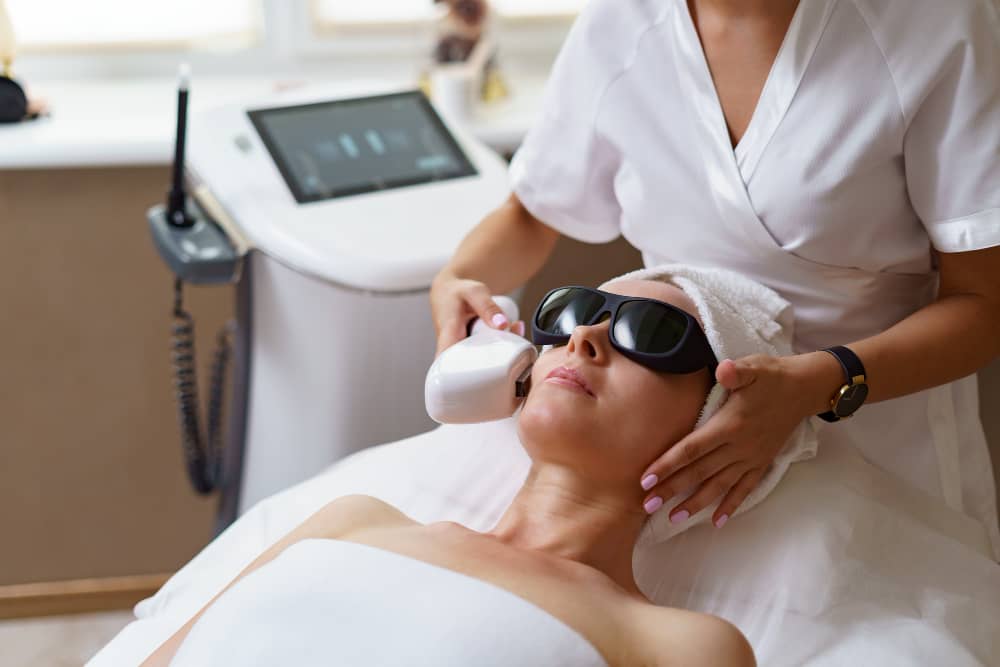 Beneficios del láser en tratamientos de rejuvenecimiento facial